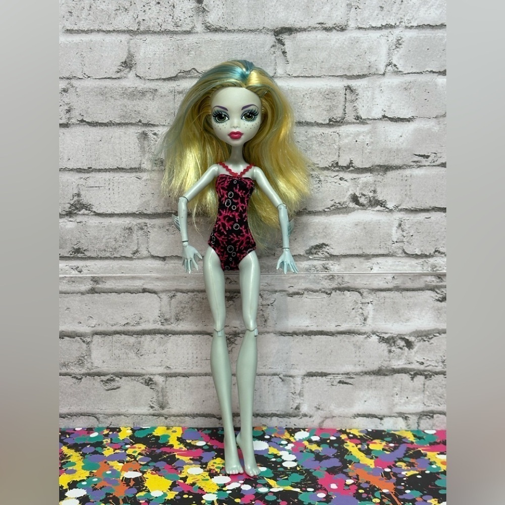 Monster High LAGOONA BLUE Doll Swimsuit 2008 Blonde Blue Hair Green Eyes